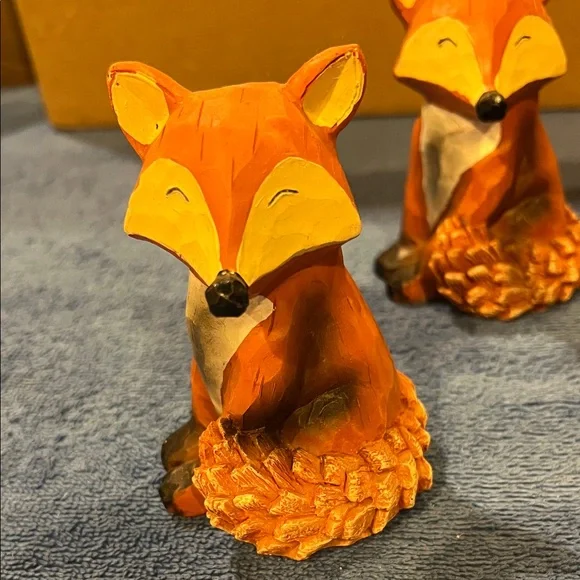 Set of Three Orange Fox Figurines - Picture 2 of 9
